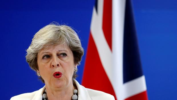 May vincula factura divorcio del Brexit al acuerdo sobre futuras relaciones