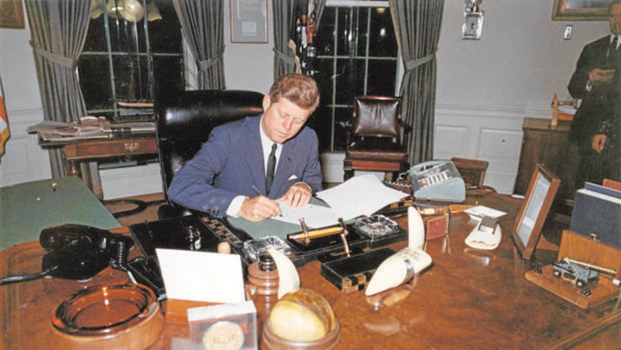 Kennedy, en 1962, en el Despacho Oval de la Casa Blanca