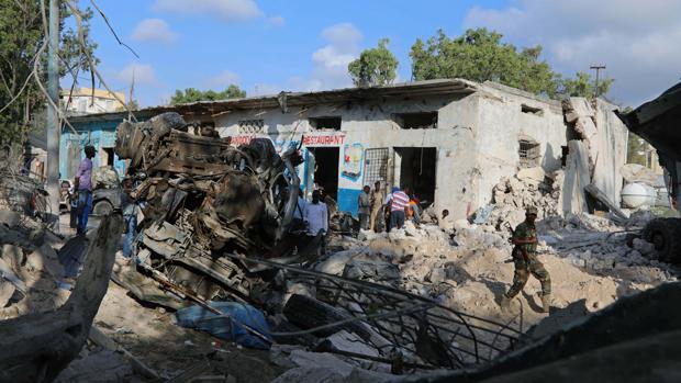 Al menos 25 muertos en el ataque contra un hotel en Mogadiscio