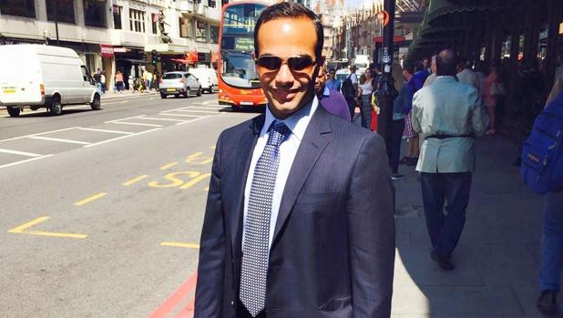 El exasesor Papadopoulos, «un tipo excelente» en 2016 y «un mentiroso» ahora, según Trump