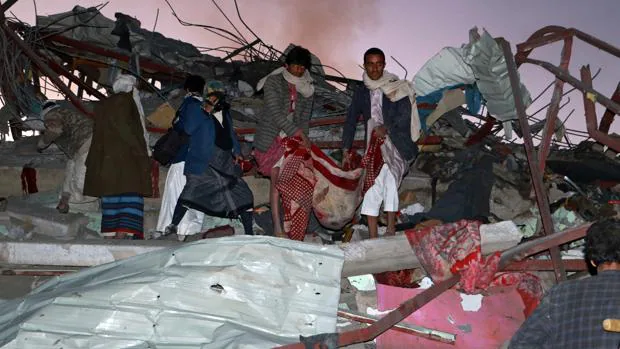 Un bombardeo deja al menos 21 muertos en un hotel  del norte de Yemen