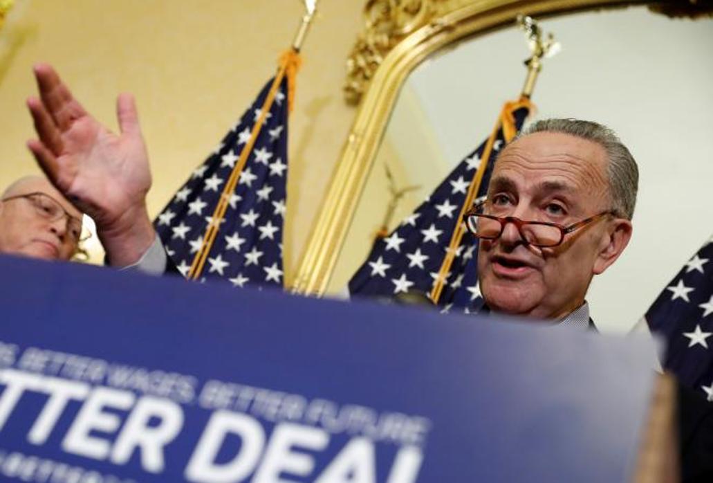 Chuck Schumer, líder de la minoría demócrata, durante una rueda de prensa en el Capitolio, este miércoles en Washington