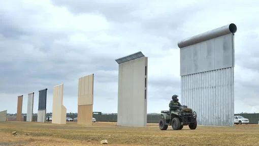 Prototipos del muro que Trump quiere construir en la frontera, en San Diego (California)