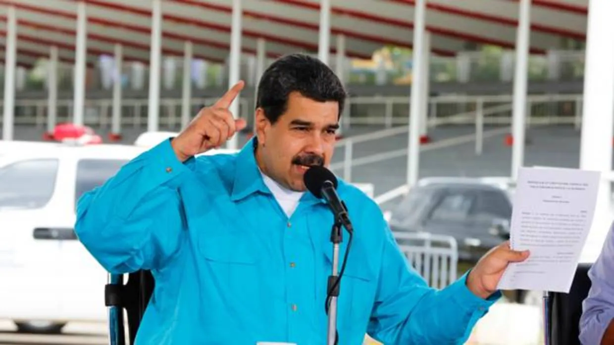 Fotografía cedida por la oficina de prensa del Palacio de Miraflores, del presidente de Venezuela, Nicolás Maduro, quien habla durante un acto de gobierno