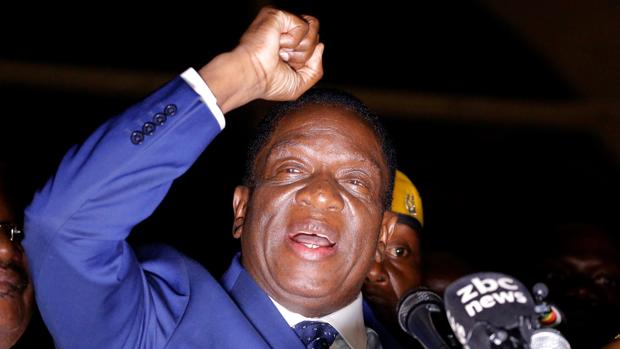 Mnangagwa, sustituto provisional de Mugabe, promete una «nueva democracia» para Zimbabue