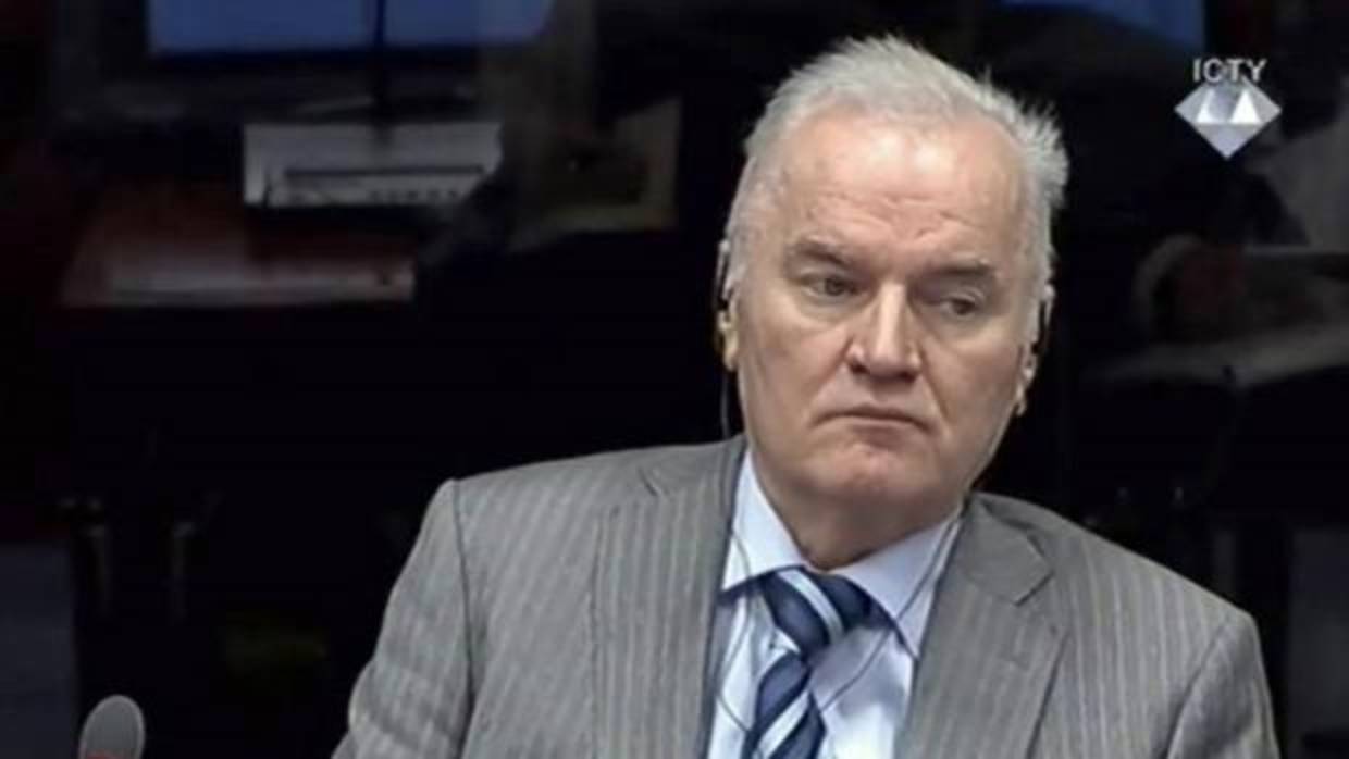 Captura de vídeo del 28 de enero de 2014 que muestra al ex militar serbiobosnio Ratko Mladic durante un juicio