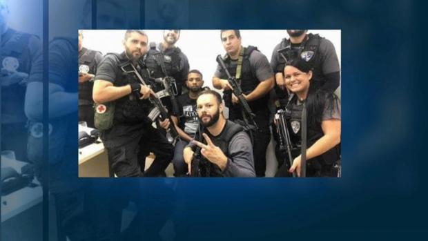 Polémica por los selfies de la policía brasileña con un narco tras su detención