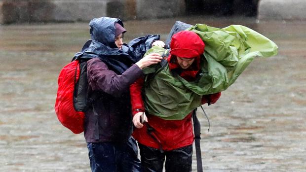 Directo: Alerta roja por riesgo extremo en Galicia, con vientos que alcanzarán los 140 kilómetros por hora