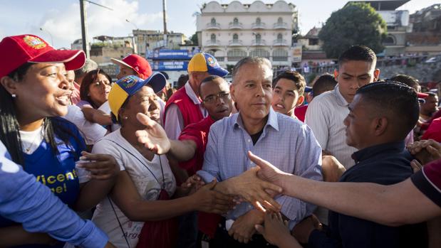 Venezuela celebra elecciones municipales con el boicot de la mayoría de la oposición