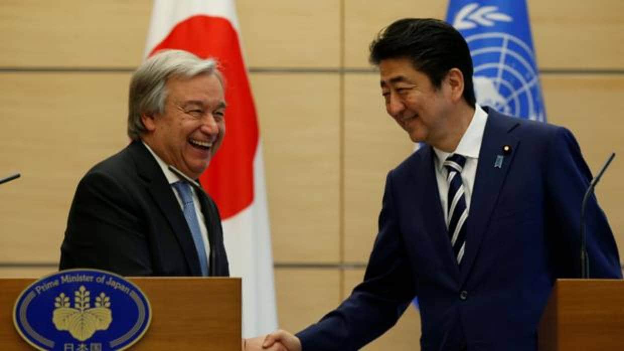 Abe y Guterres, durante su encuentro en Tokyo
