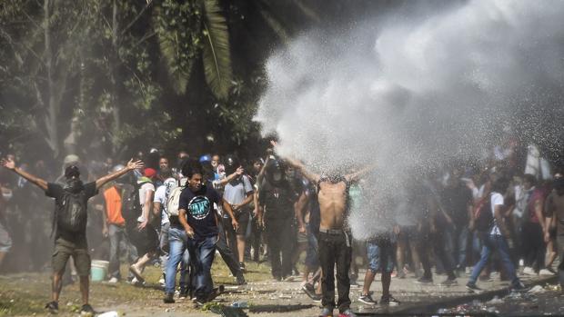 Macri impone a la calle su polémica reforma de las pensiones con un tijeretazo a las jubilaciones