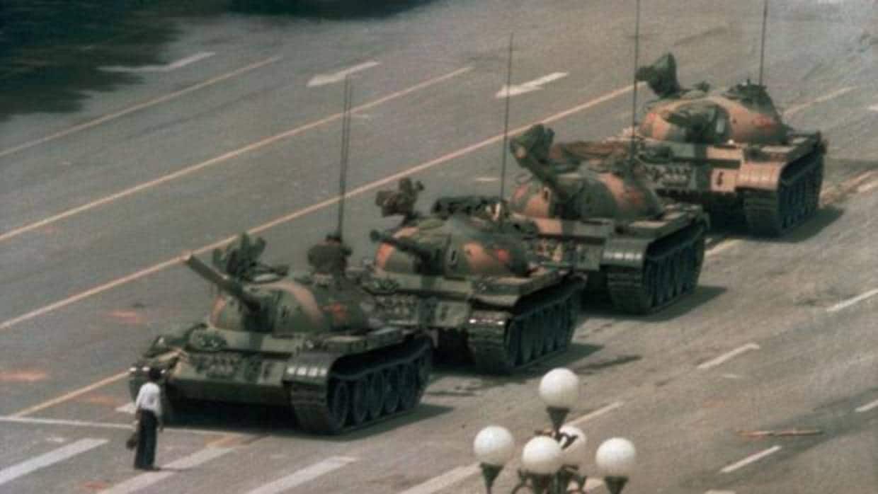 Imagen icónica del hombre que desafió a los blindados en Tiananmen