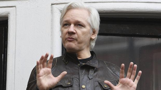 Desaparece de Twitter durante algunas horas la cuenta de Julian Assange