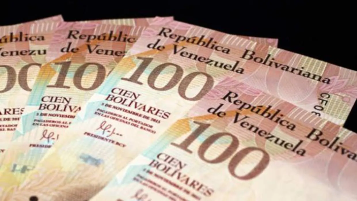 Maduro sube el salario mínimo la mitad que el incremento de la inflación