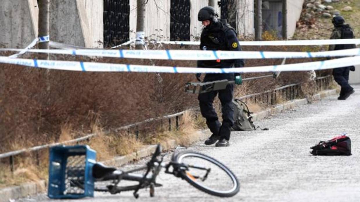 La Policía inspecciona la zona de Estocolmo donde tuvo lugar la explosión