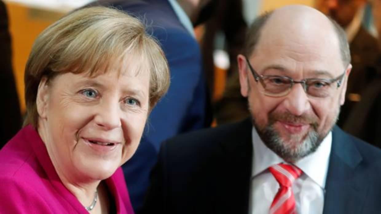 Merkel y Schulz, a su llegada a la sede del SPD para comenzar la primera reunión formal