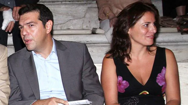La pareja de Alexis Tsipras afirma que «llora» en el aniversario del referéndum contra el rescate de 2015