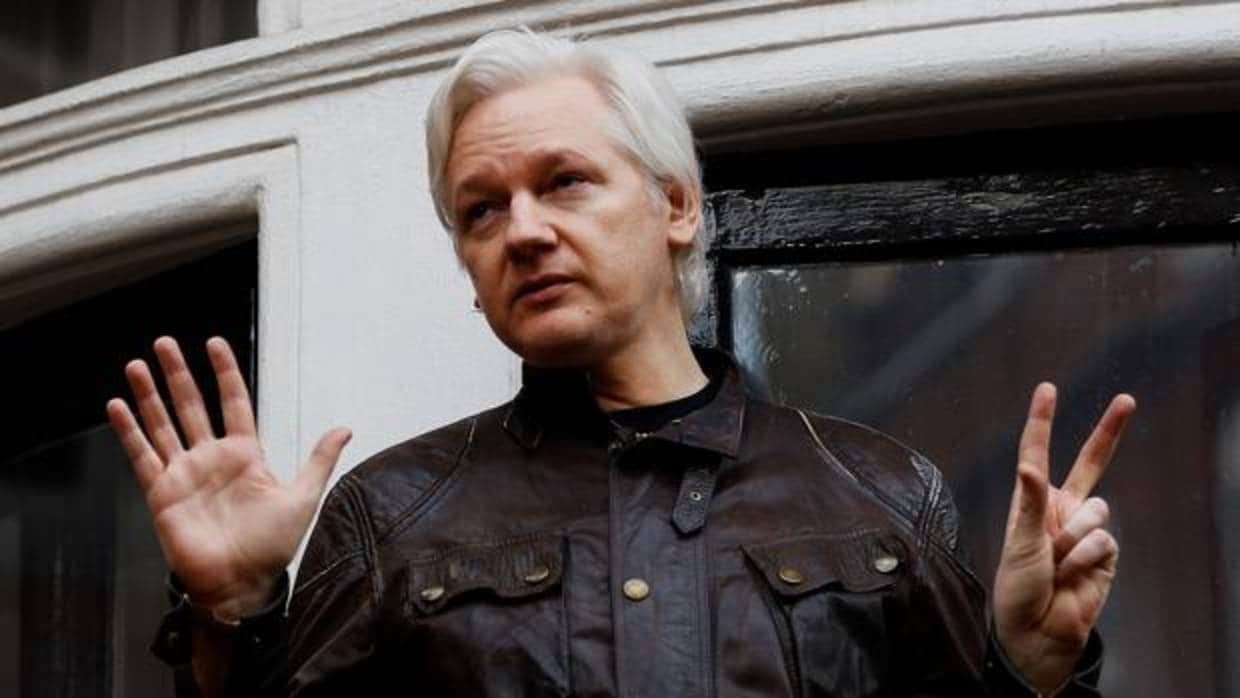 Fotografía de archivo del fundador de Wikileaks, Julian Assange, en la embajada de Ecuador en Londres