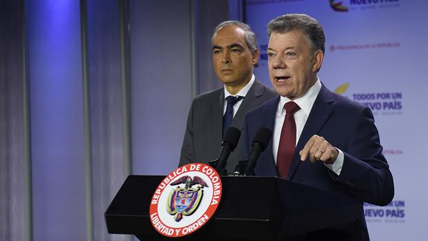 Santos suspende las negociaciones de paz con el ELN tras los nuevos atentados de la guerrilla