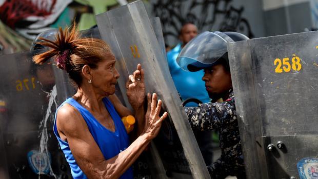 Cerca de 700 venezolanos al día solicitan refugio en Perú