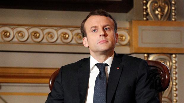 Macron: «Cogedme, que freno la inmigración»