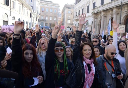 La actriz Asia Argento en la manifestación de Roma