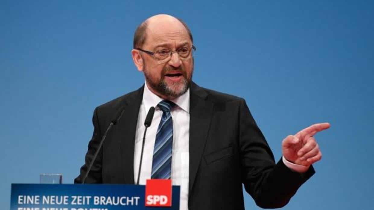 El SPD da luz verde a Schulz para negociar con Merkel una nueva gran coalición