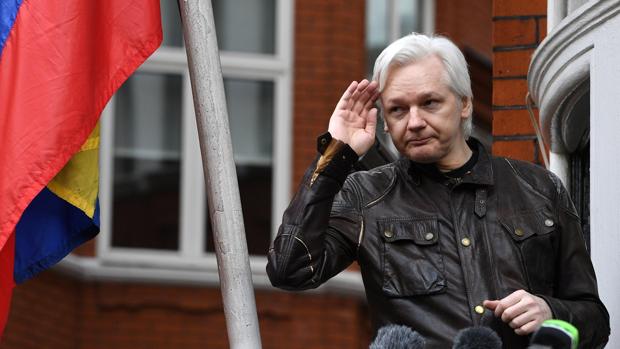 Lenín Moreno reconoce que Assange se ha convertido en una «molestia» para Ecuador