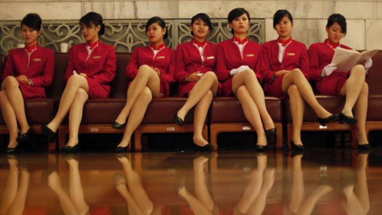 Fotografía de archivo de un grupo de mujeres chinas trabajando como azafatas en un congreso celebrado en Beijing en 2009