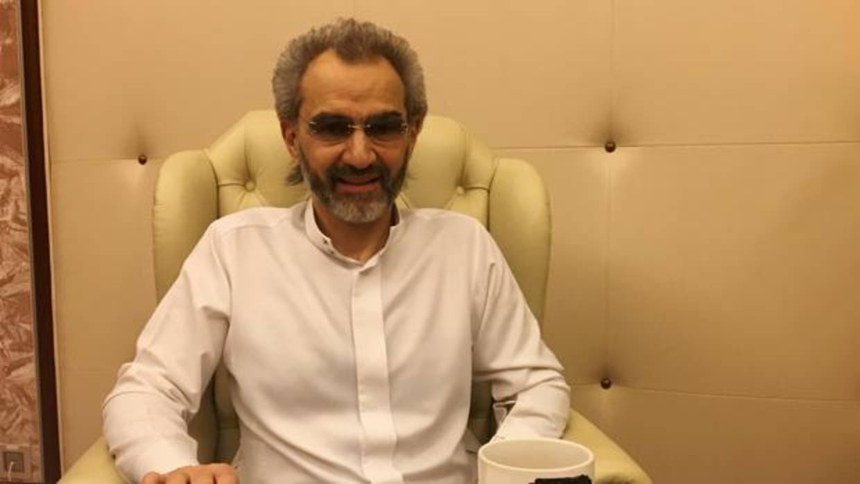 El príncipe saudí Alwaleed bin Talal, durante una entrevista con Reuters