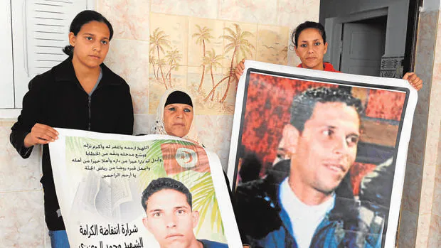 La revolución persigue a la familia del «mártir» de Túnez