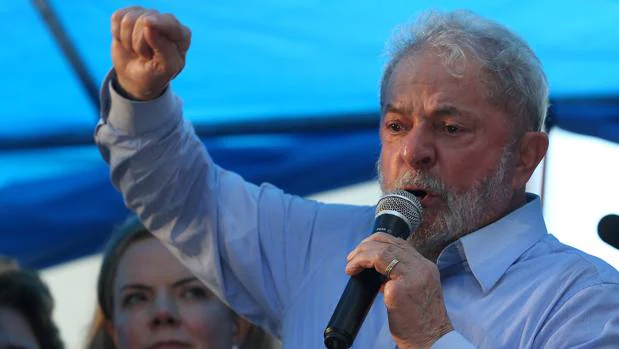 Un juez brasileño devuelve el pasaporte al expresidente Lula