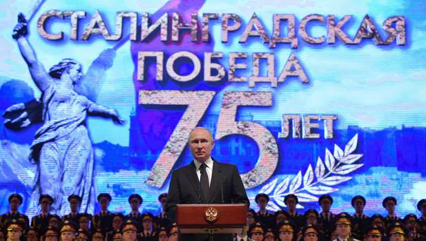 Putin celebra por todo lo alto el 75 aniversario de la batalla de Stalingrado como acto de campaña