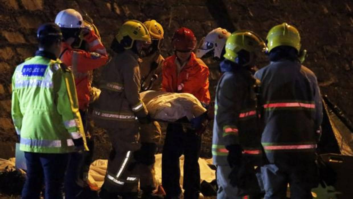 Un accidente de autobús deja 18 muertos y 62 heridos en Hong Kong