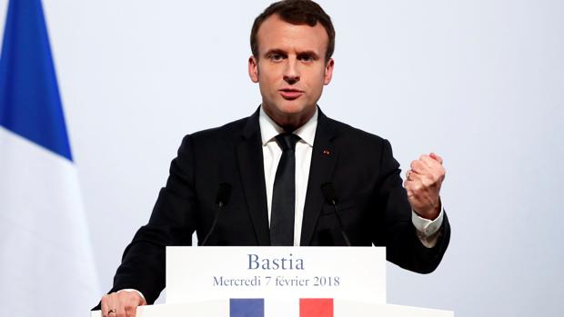 Macron avisa que Francia atacará en Siria si se prueban los ataques químicos