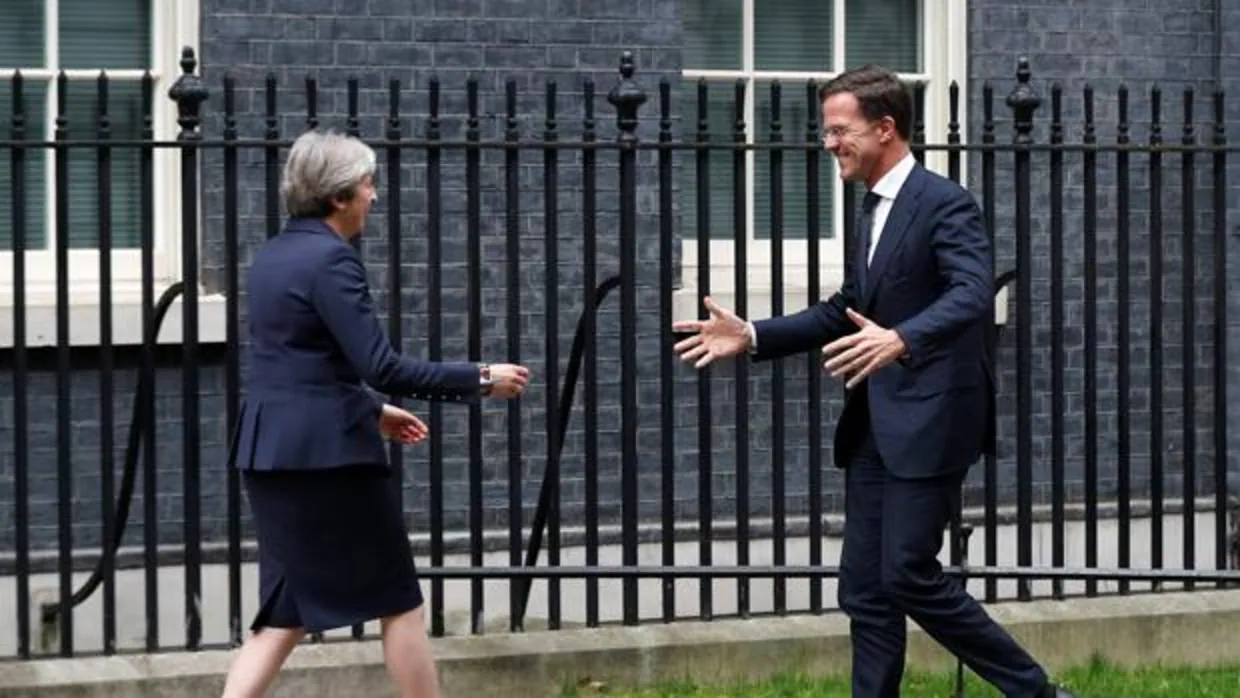 May recibe en Downing Street a su colega danés
