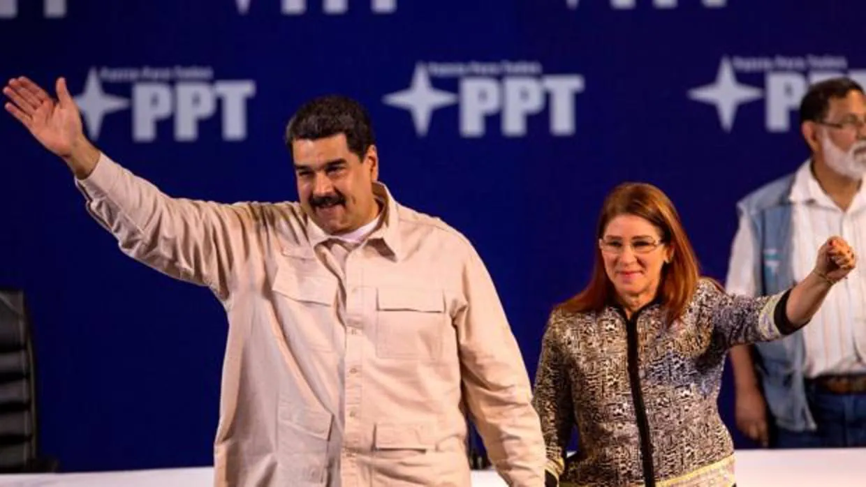 Nicolás Maduro y la priimera dama, Cilia Flores, durante un acto de partido Patria para Todos