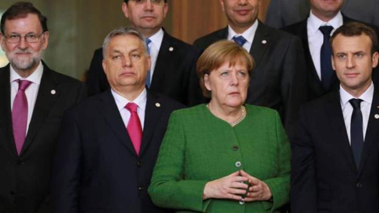 Mariano Rajoy, Viktor Orban, Angela Merkel y Emmanuel Macron (de izquierda a derecha), en la cumbre informal de la UE este viernes en Bruselas