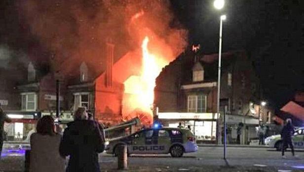 Al menos cuatro muertos por una explosión en un edificio de Leicester