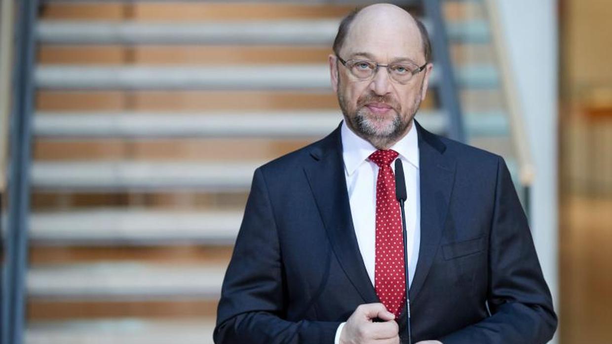 Martin Schulz se dirige a los medios, en una jornada de negociaciones con la CDU sobre la Gran Coalición, el pasado 4 de febrero en Berlín