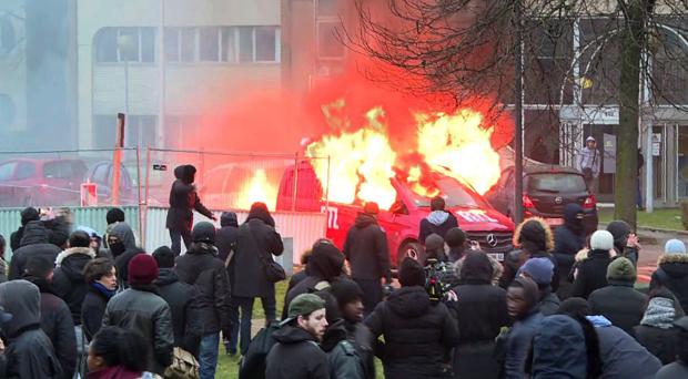 «Guerra eterna» entre la Policía y los jóvenes de los suburbios en Francia