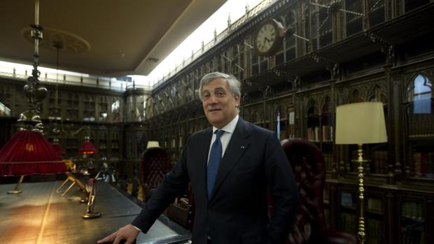 Antonio Tajani, el candidato de Berlusconi para ganar Italia que ama España y tiene una calle en Gijón