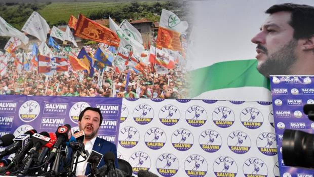 Mateo Salvini, candidato de la Liga Norte (LN) a las elecciones de Italia, da una rueda de prensa en la sede del partido en Milán