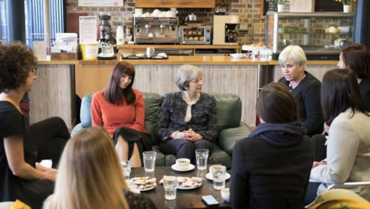 Theresa May, reunida este jueves en Londres con víctimas de violencia doméstica