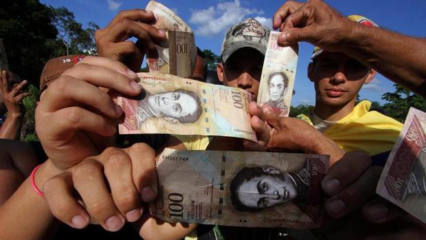 Monedas «socialistas» alternativas para paliar la escasez de bolívares en Venezuela