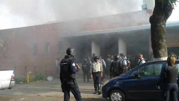 Mueren 68 personas en un calabozo hacinado en Venezuela
