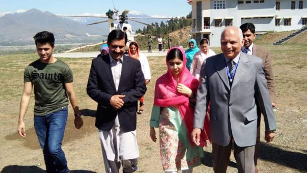 Malala, al aterrizar en Pakistán