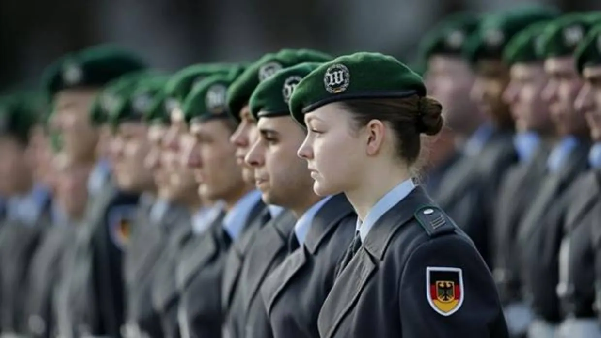 El Ejército alemán planea introducir uniformes premamá para las militares embarazadas