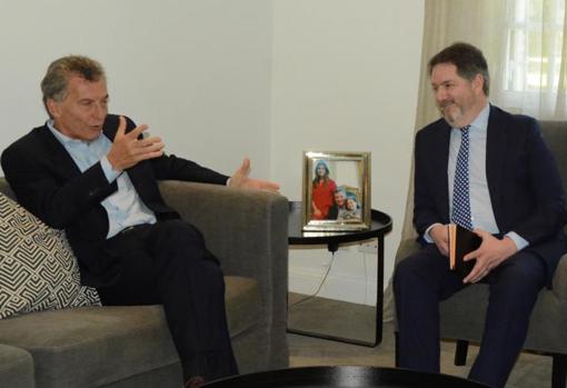 Mauricio Macri con el director de ABC, Bieito Rubido