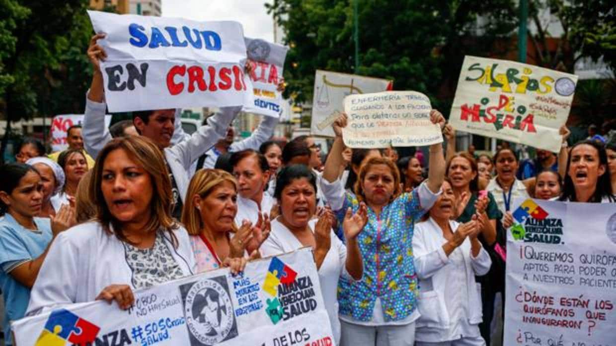 Trabajadores y pacientes protestan en todo el país por la falta de medicamento